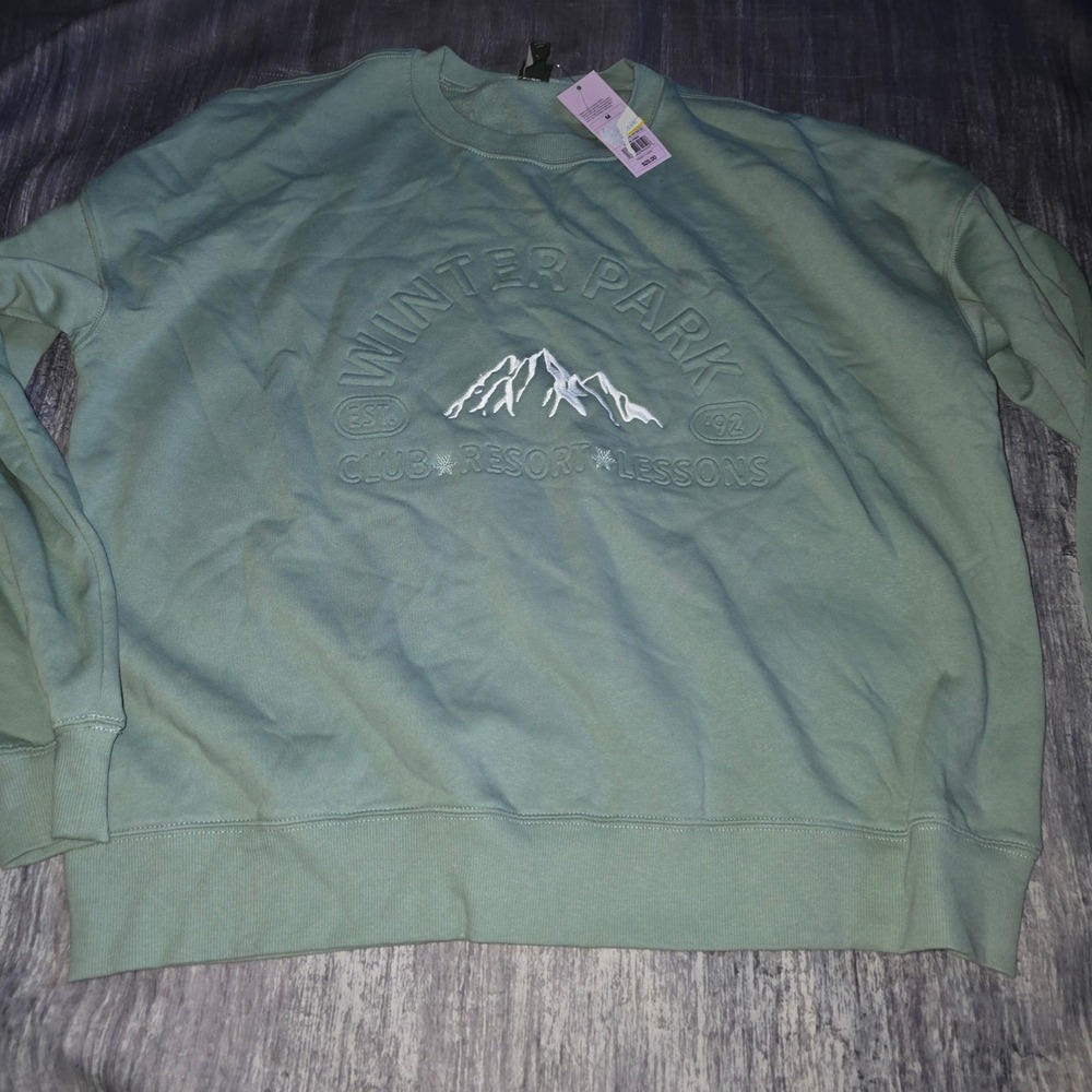 Wild Fable Women Winter Park Graphic Sweatshirt Sage Green Mountain Fleece Med